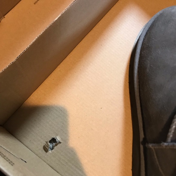 UGG CLASSIC SHORT STUD II Size 8
Color: CHRC - Picture 13 of 15